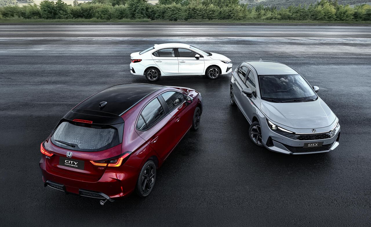 Honda City hatchback e sedã fotografados em uma pista